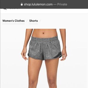 ✨Lululemon Hotty Hot 2.5” shorts